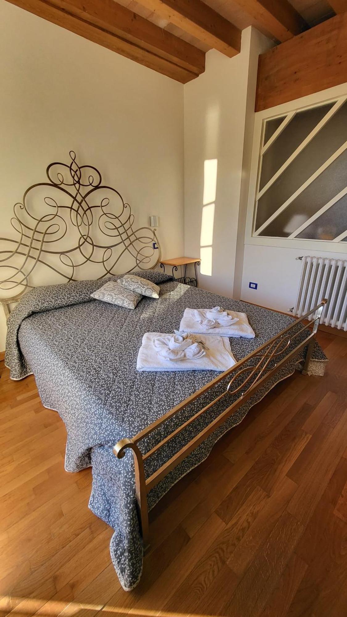 Balconi San Giorgio Bed & Breakfast วาเรนนา ห้อง รูปภาพ